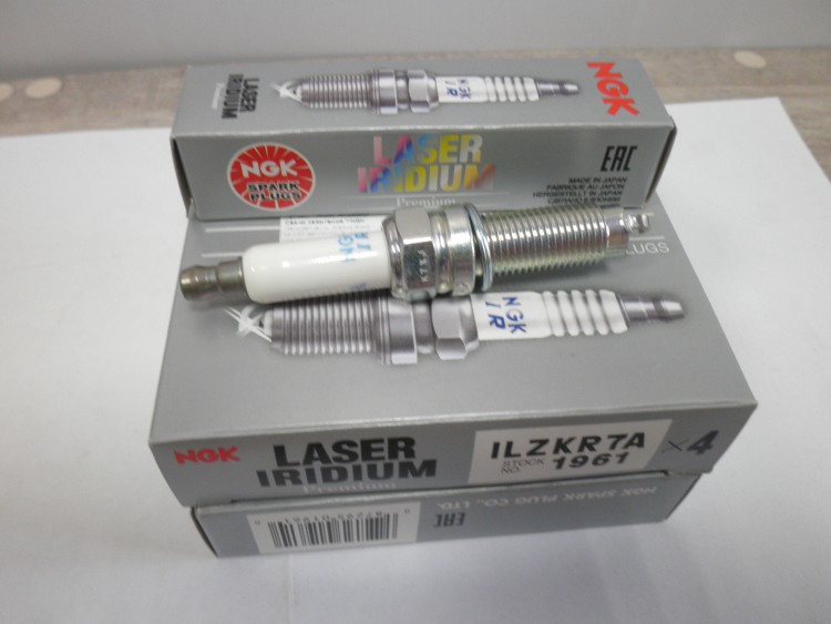 NGK ILZKR7A Свеча зажигания